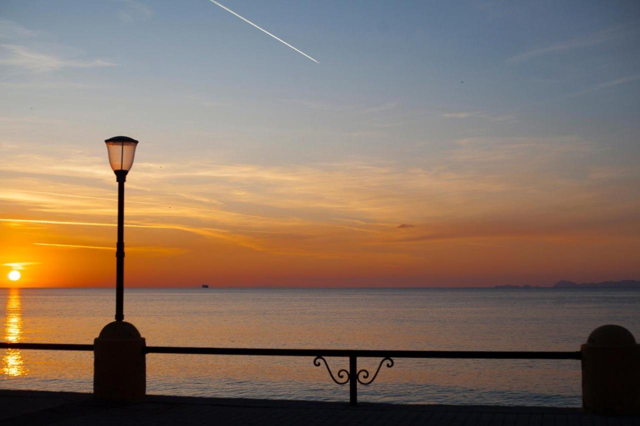 Sea Side Rooms Rhodes City Bagian luar foto